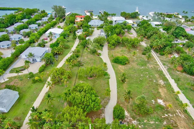 $5,999,995 | 75560 Overseas Highway, Islamorada, FL 33036