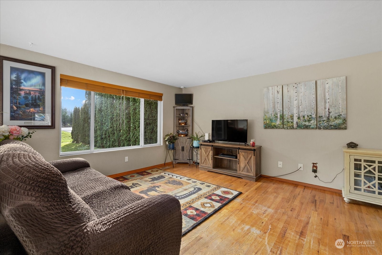 13925 Dubuque Road Snohomish, WA 98290 - Photo 6 of 40 a living room with furniture and a flat screen tv