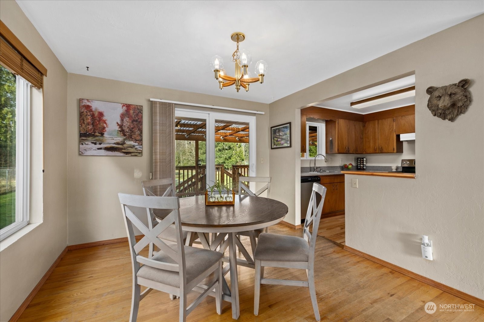 13925 Dubuque Road Snohomish, WA 98290 - Photo 10 of 40 a dining room with furniture and window