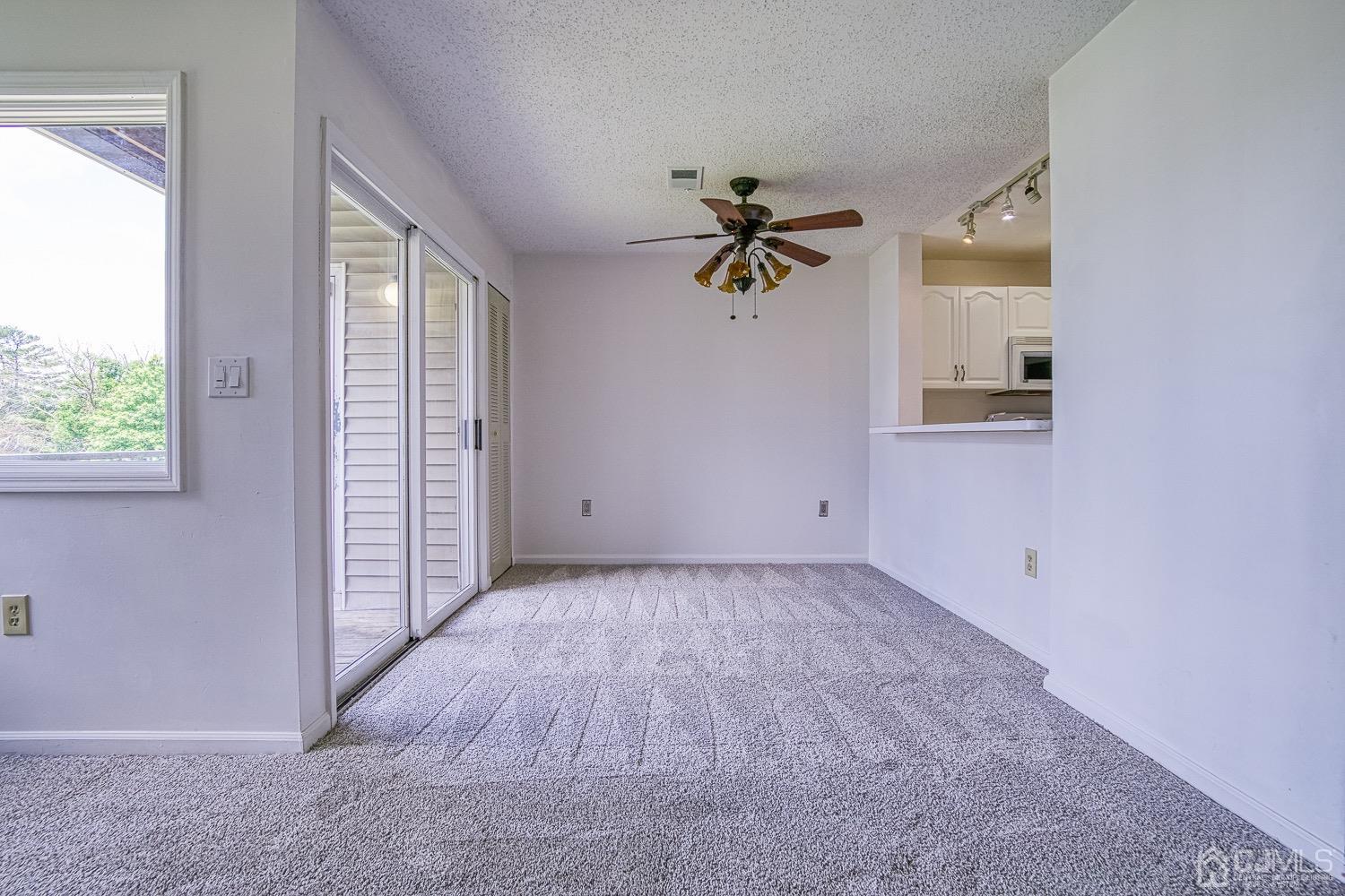 520 Edpas Road New Brunswick, NJ 08901 - Photo 5 of 15 an empty room that has a window