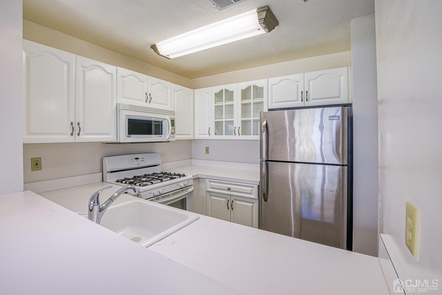520 Edpas Road New Brunswick, NJ 08901 - Photo 7 of 15 a kitchen with a refrigerator stove and microwave