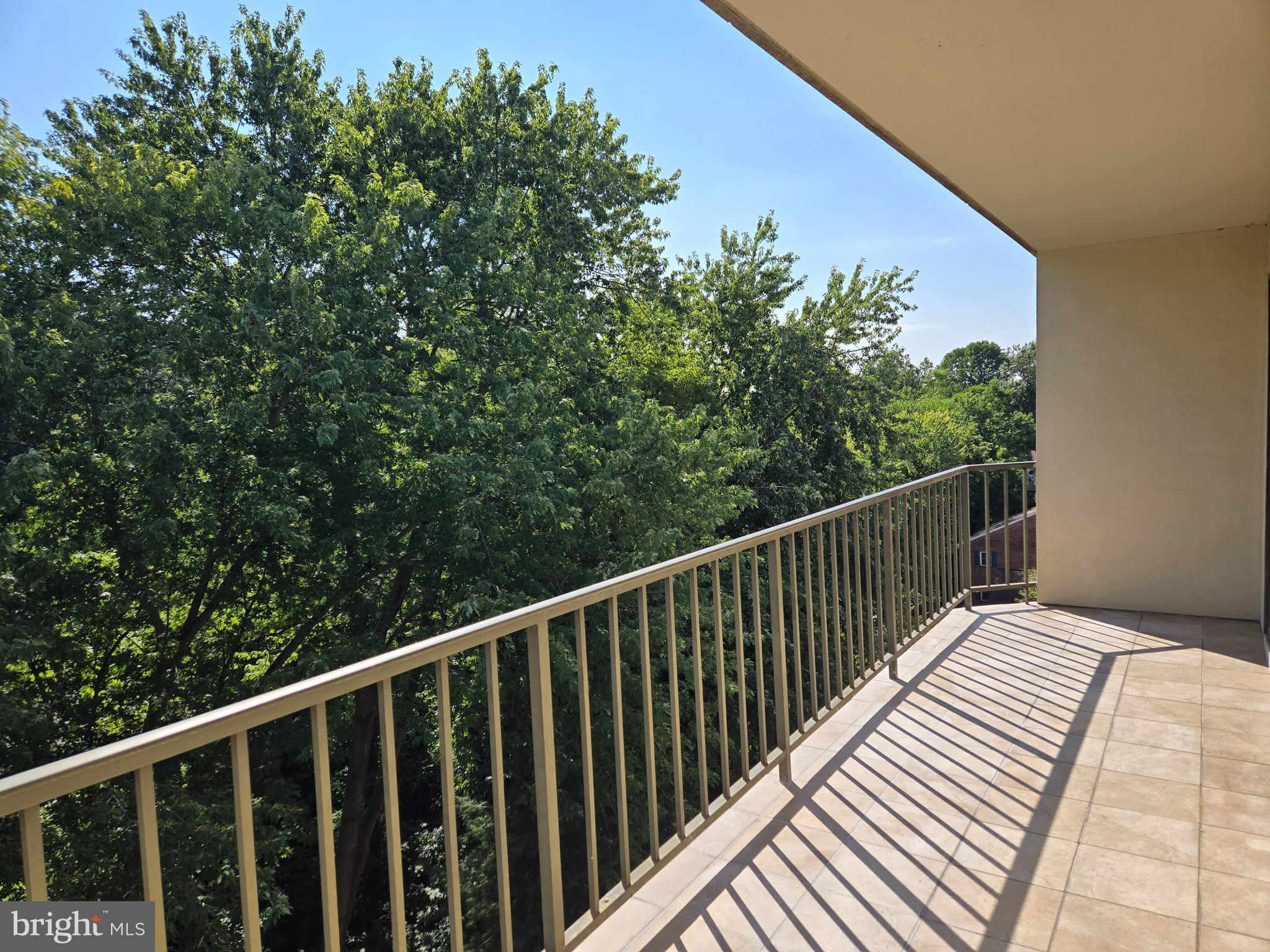 1000 Putnam Boulevard, Unit 603 Wallingford, PA 19086 - Photo 12 of 44 a balcony with wooden floor and fence