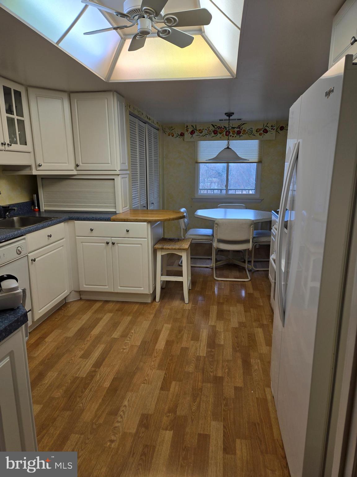 1000 Putnam Boulevard, Unit 603 Wallingford, PA 19086 - Photo 14 of 44 a kitchen with sink cabinets and window