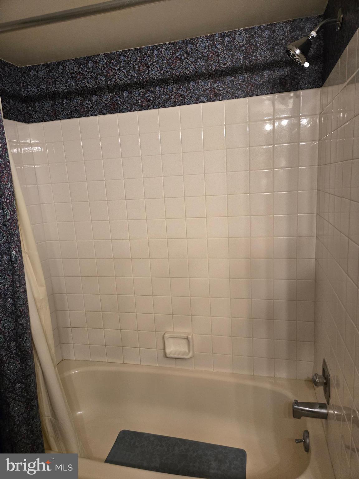 1000 Putnam Boulevard, Unit 603 Wallingford, PA 19086 - Photo 36 of 44 a bathroom with a bathtub and a shower