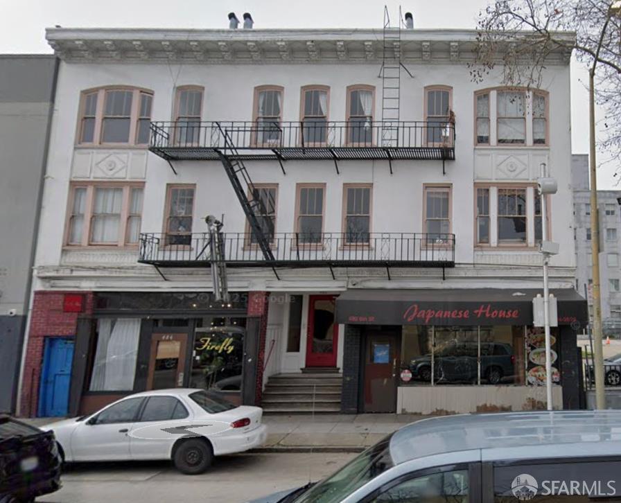 a car parked in front of a building