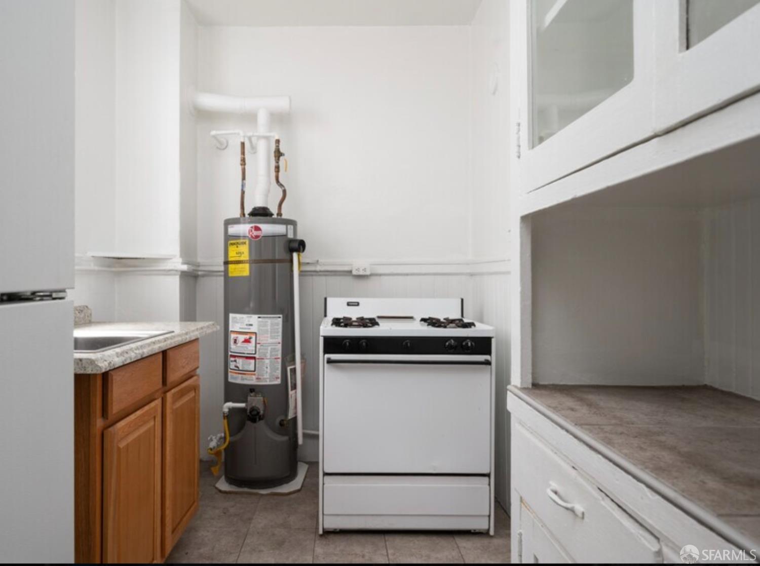 480-484 6th Street San Francisco, CA 94103 - Photo 13 of 52 a kitchen with a stove and a refrigerator