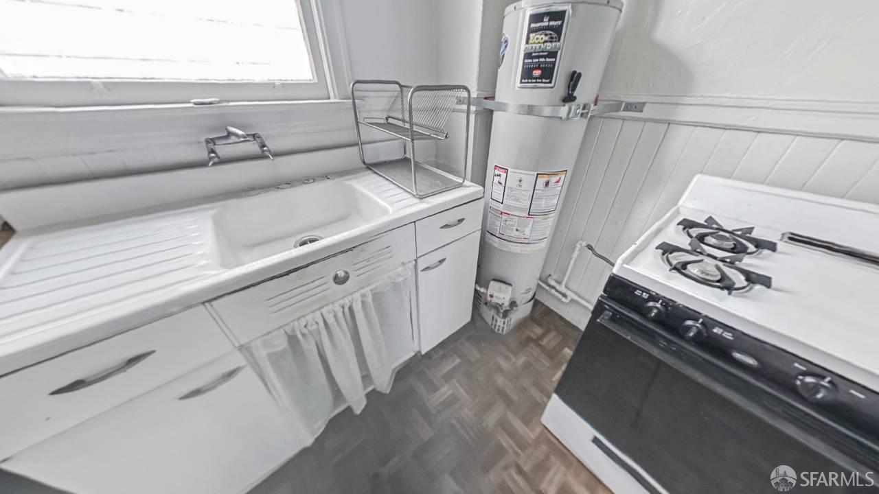 480-484 6th Street San Francisco, CA 94103 - Photo 16 of 52 a utility room with dryer and washer