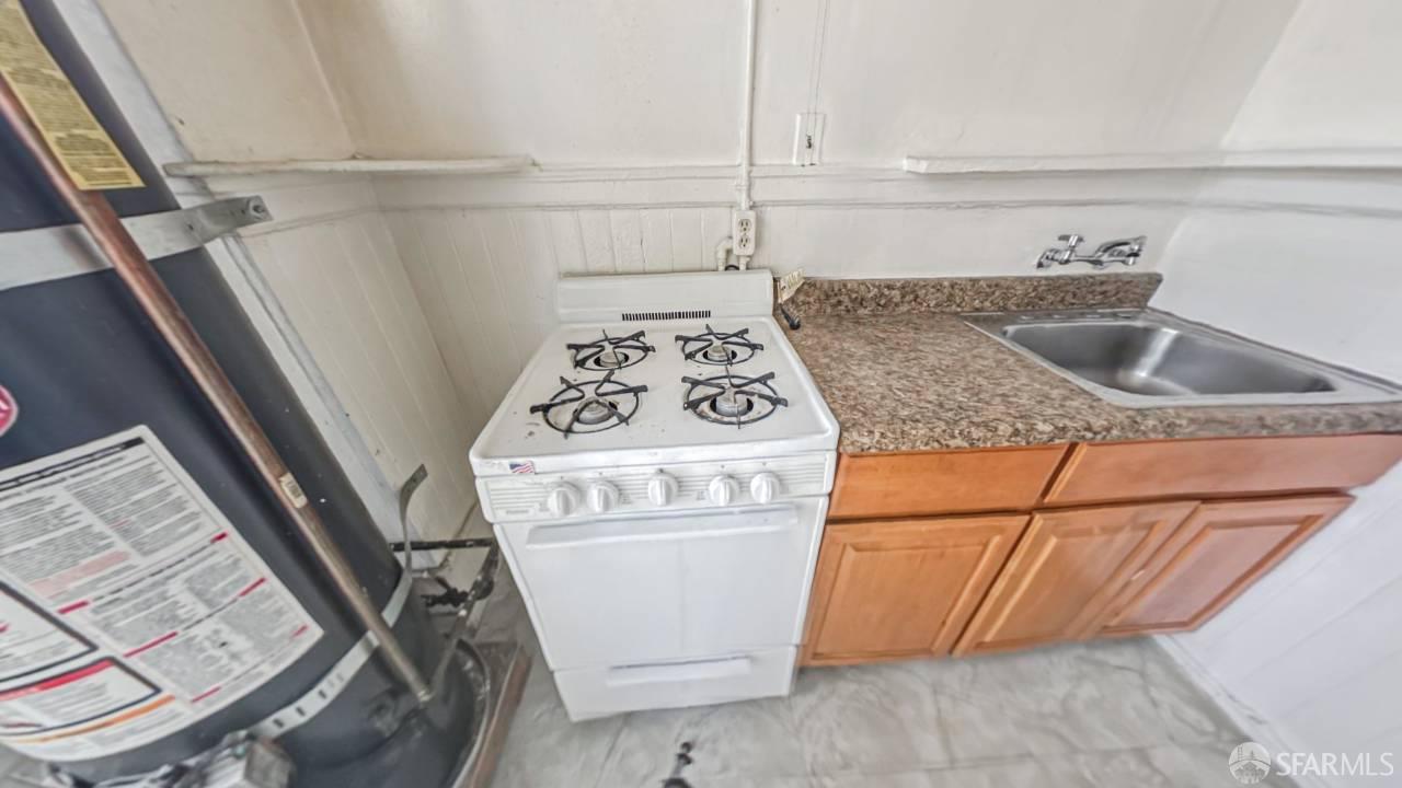 480-484 6th Street San Francisco, CA 94103 - Photo 28 of 52 a utility room with dryer and washer