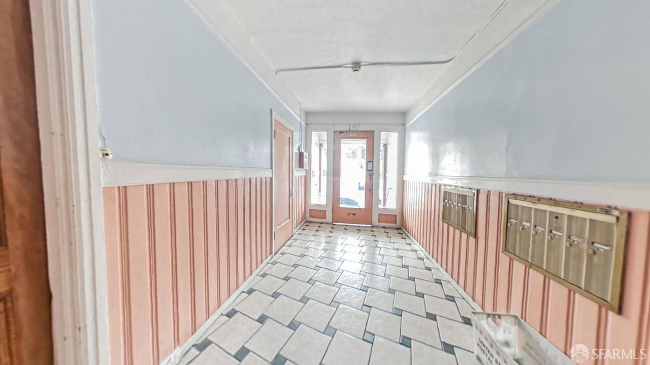 480-484 6th Street San Francisco, CA 94103 - Photo 45 of 52 a hallway with a large window