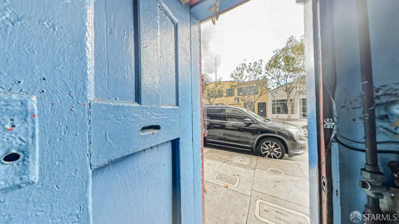 480-484 6th Street San Francisco, CA 94103 - Photo 46 of 52 a view of a door and chair