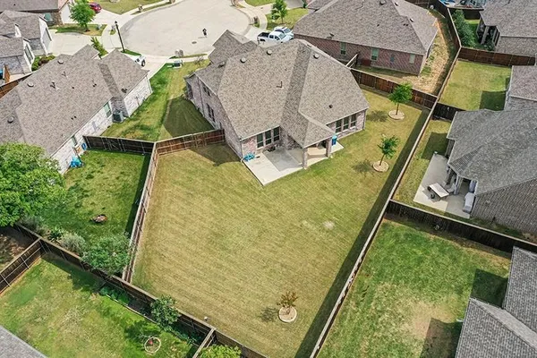 a front view of house with yard