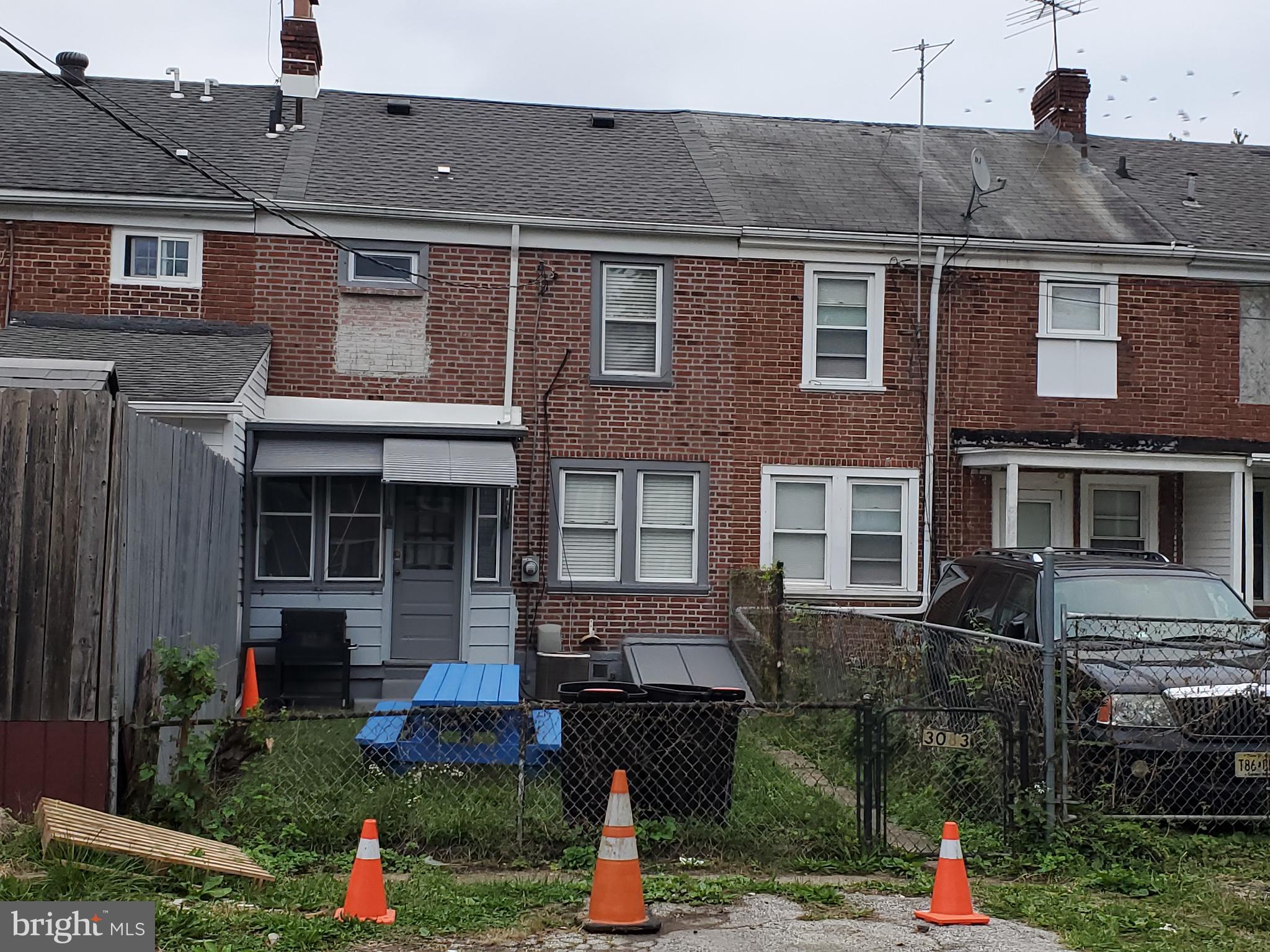 3083 South Congress Road Camden, NJ 08104 - Photo 22 of 22 Back; 2 prkg spaces; trim & doors freshly painted!
