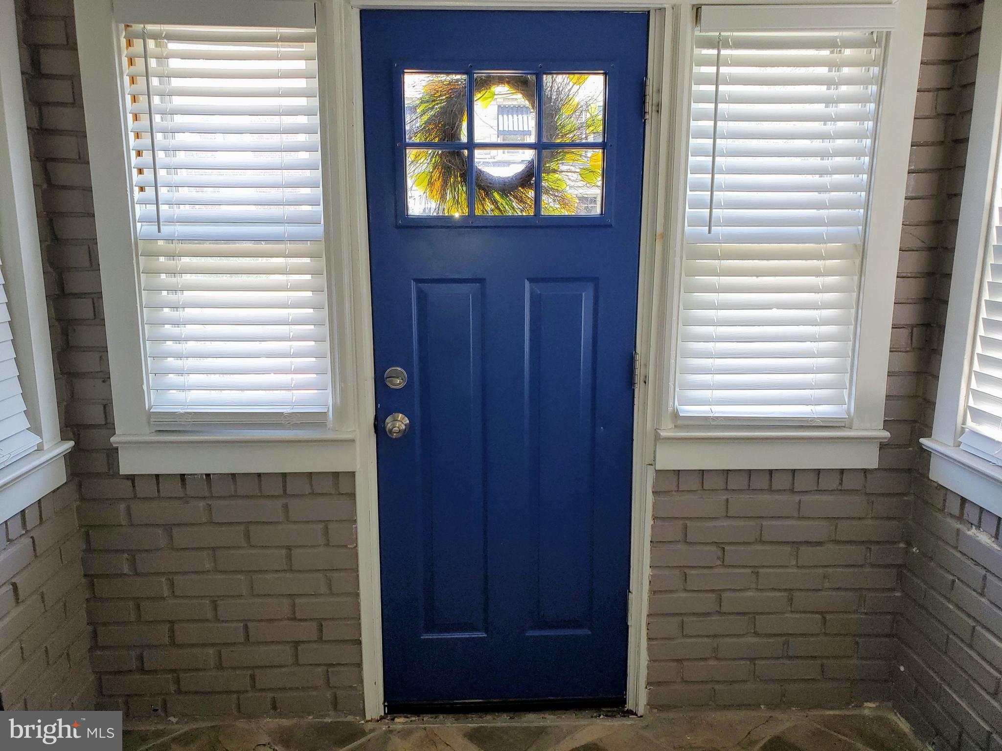 3083 South Congress Road Camden, NJ 08104 - Photo 4 of 22 Interior sun room