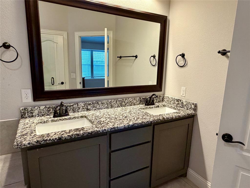729 Oakleaf Drive Midlothian, TX 76065 - Photo 13 of 28