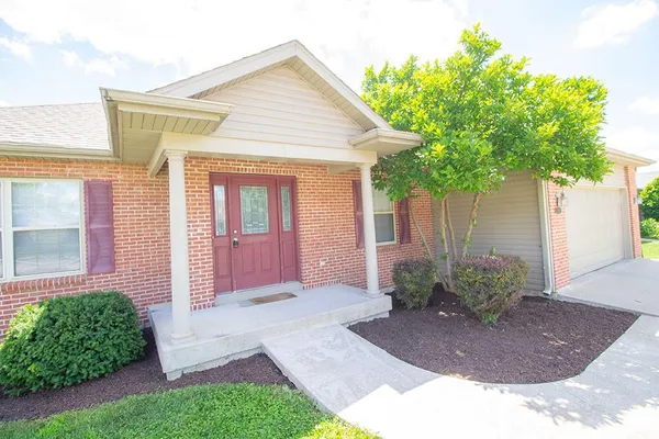 $2,295 | 208 Jackal Drive, Columbia, MO 65202
