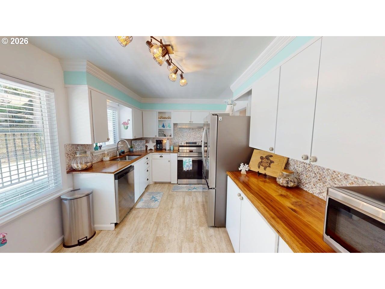 29785 Hounddog Road Gold Beach, OR 97444 - Photo 8 of 30 Kitchen