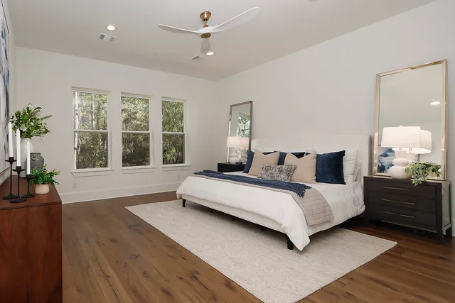 a view of a house with backyard and garden