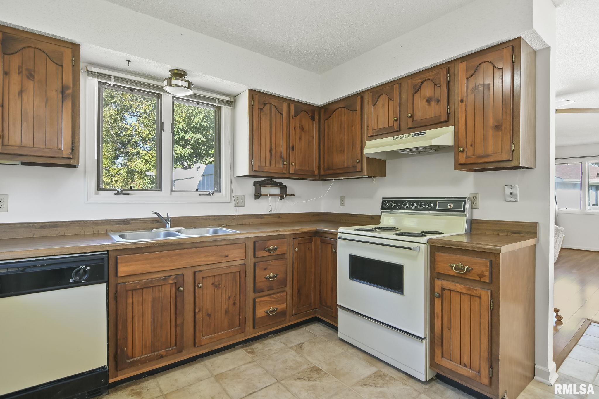 96 Brookside Place Springfield, IL 62704 - Photo 12 of 28 Gallery Image 12
