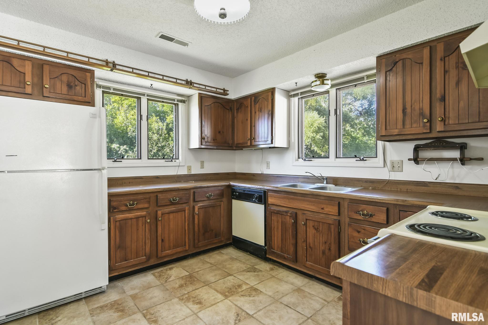 96 Brookside Place Springfield, IL 62704 - Photo 13 of 28 Gallery Image 13