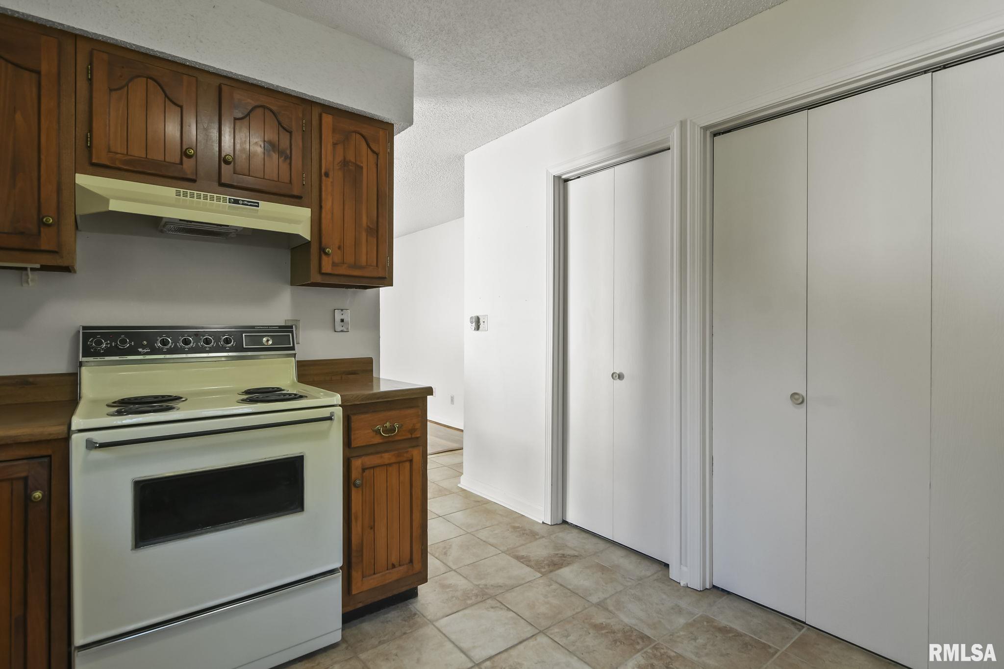 96 Brookside Place Springfield, IL 62704 - Photo 10 of 28 Gallery Image 10