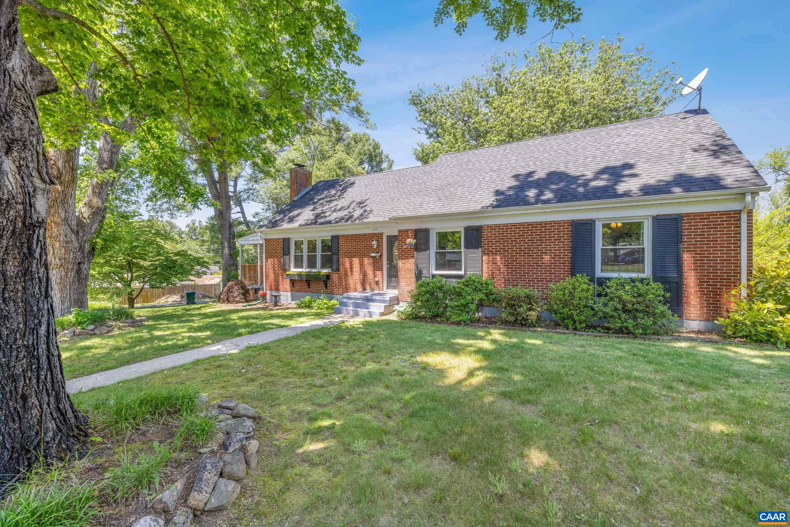 1317 Ridge Circle Waynesboro, VA 22980 - Photo 2 of 40