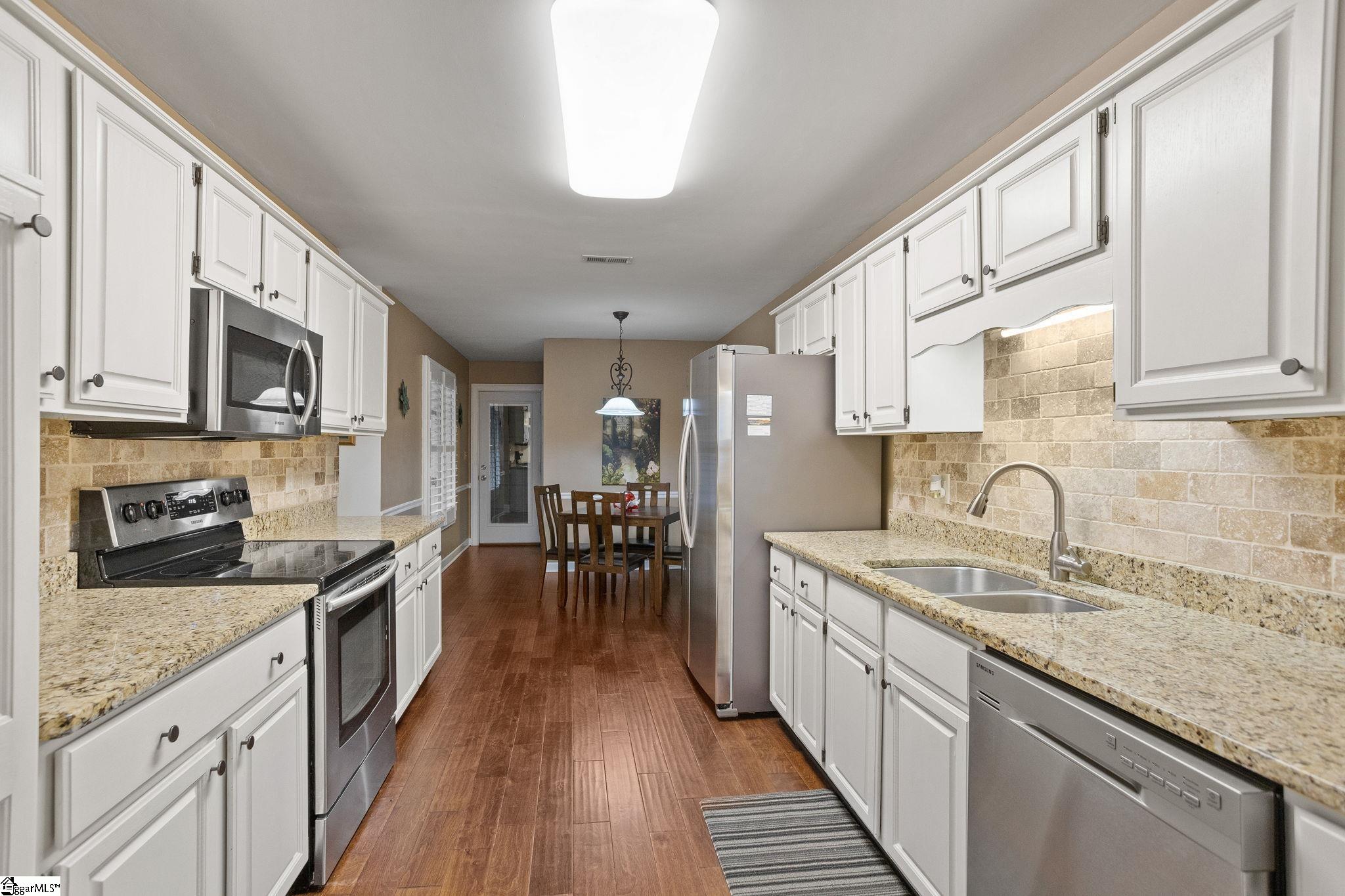 231 Goldfinch Circle Greer, SC 29650 - Photo 7 of 40