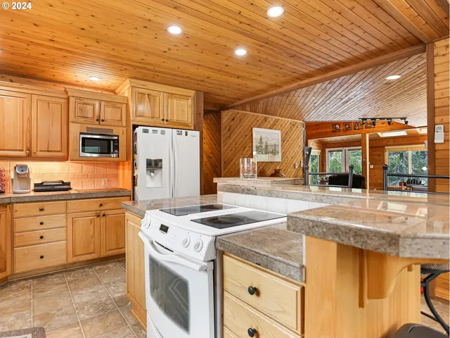 $945,000 | 24940 East Tillicum Avenue, Welches, OR 97067