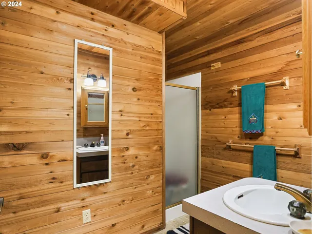 $945,000 | 24940 East Tillicum Avenue, Welches, OR 97067