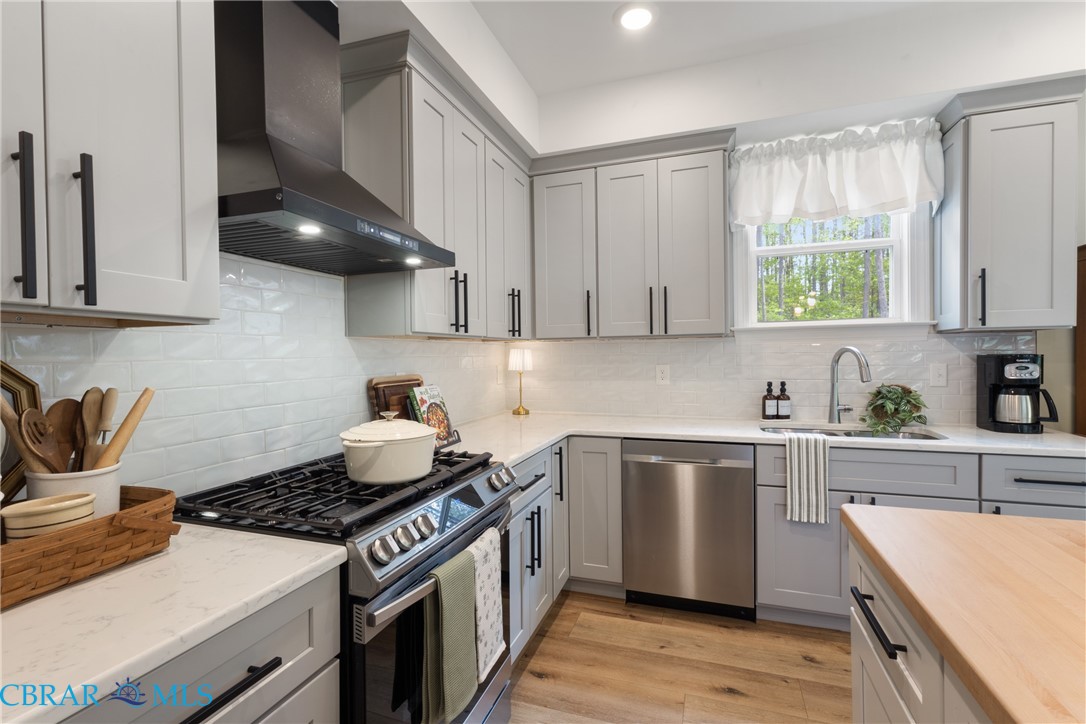 11511 Deep Point Lane Gloucester, VA 23061 - Photo 16 of 48