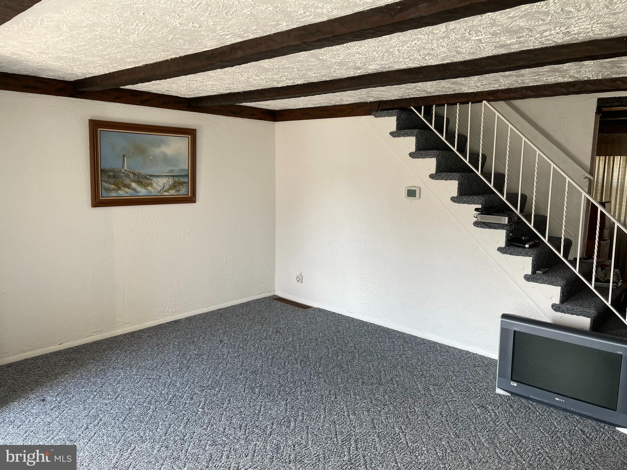 2111 Southorn Road Baltimore, MD 21220 - Photo 7 of 17 Living room