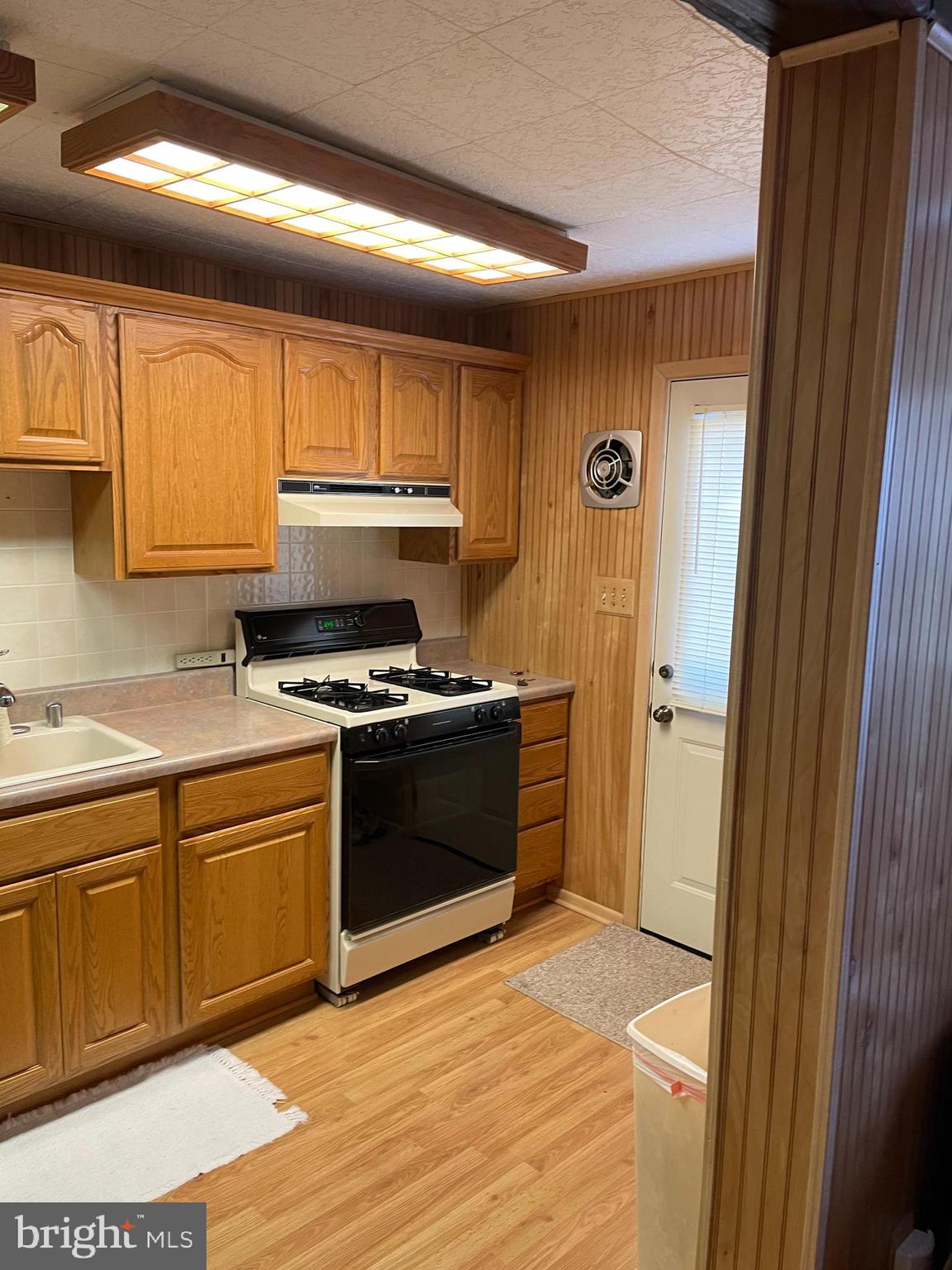 2111 Southorn Road Baltimore, MD 21220 - Photo 9 of 17 Kitchen