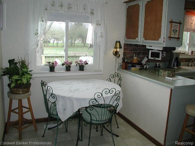 377 Myers Road Lapeer, MI 48446 - Photo 9 of 13 377 Myers kitchen eating area