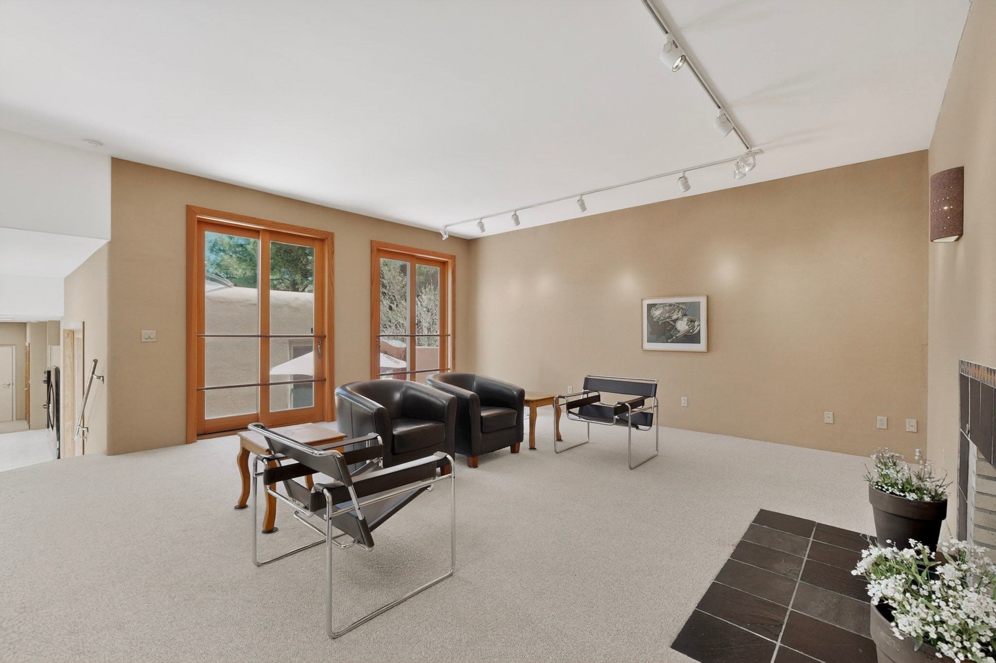 1404 Tesuque Creek Road Santa Fe, NM 87501 - Photo 19 of 55 Living room