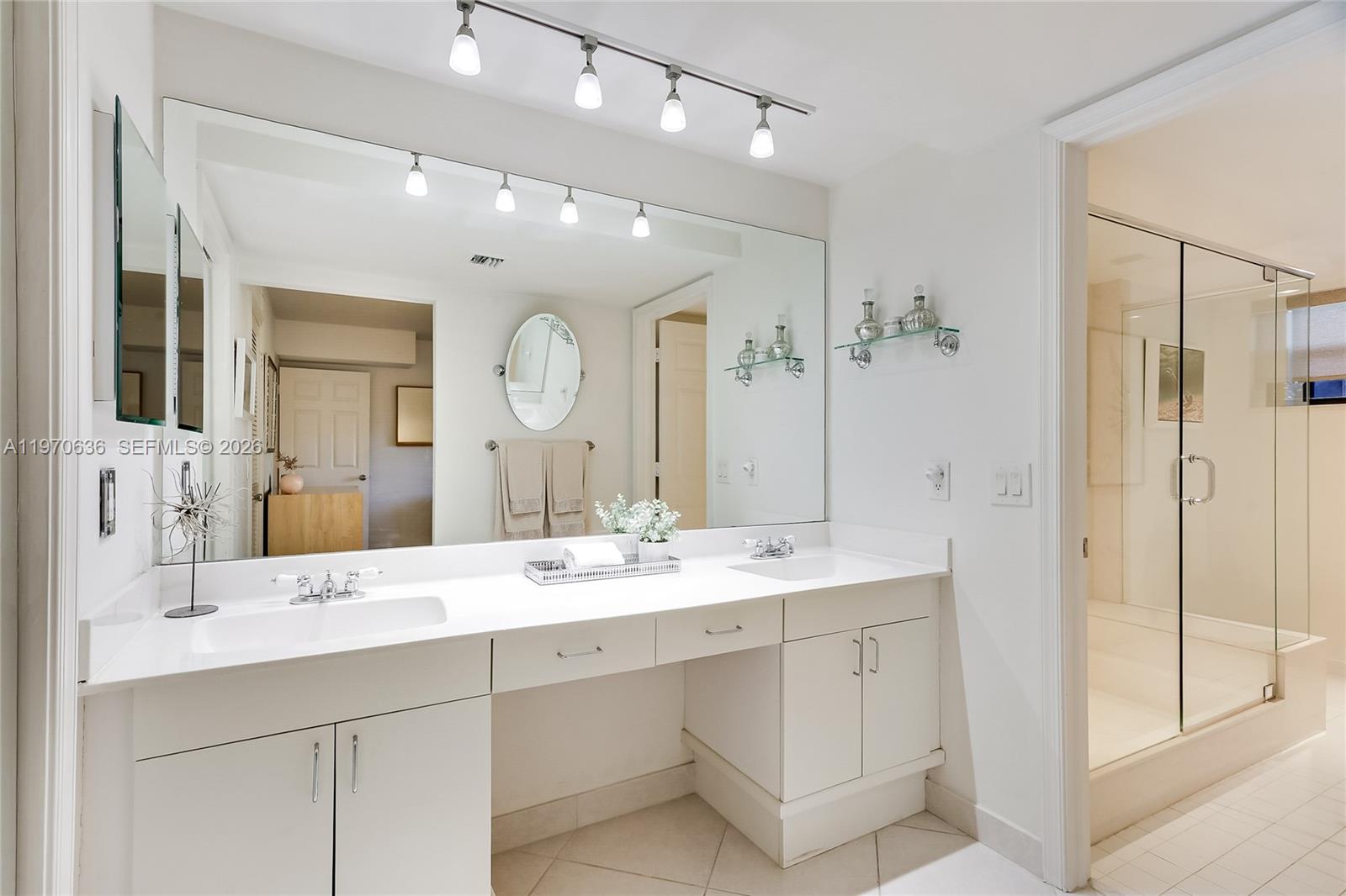 16671 Traders Crossing North, Unit 121 Jupiter, FL 33477 - Photo 11 of 14 Primary Bathroom