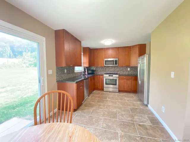 $3,800 | 28 Grove Place, Danbury, CT 06810