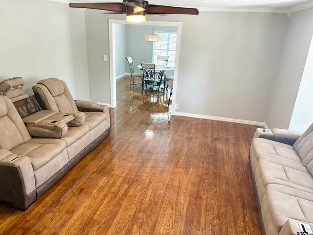 $2,000 | 705 North Edwards Avenue, Mount Pleasant, TX 75455