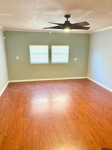 $2,000 | 705 North Edwards Avenue, Mount Pleasant, TX 75455