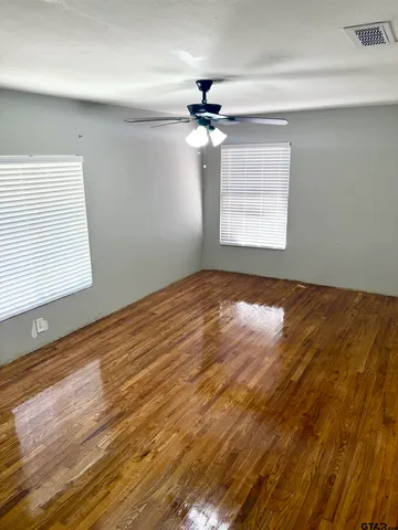 $2,000 | 705 North Edwards Avenue, Mount Pleasant, TX 75455