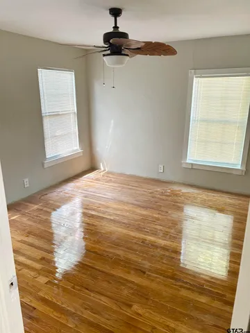 $2,000 | 705 North Edwards Avenue, Mount Pleasant, TX 75455