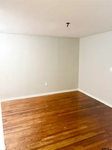 $2,000 | 705 North Edwards Avenue, Mount Pleasant, TX 75455