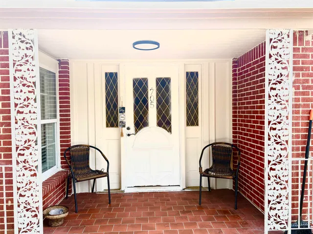 $2,000 | 705 North Edwards Avenue, Mount Pleasant, TX 75455