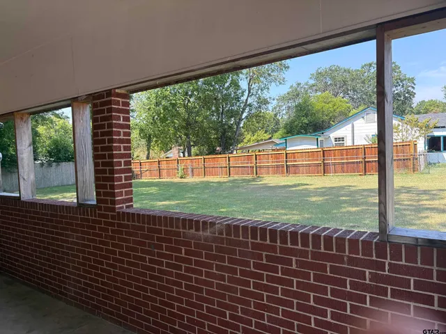 $2,000 | 705 North Edwards Avenue, Mount Pleasant, TX 75455