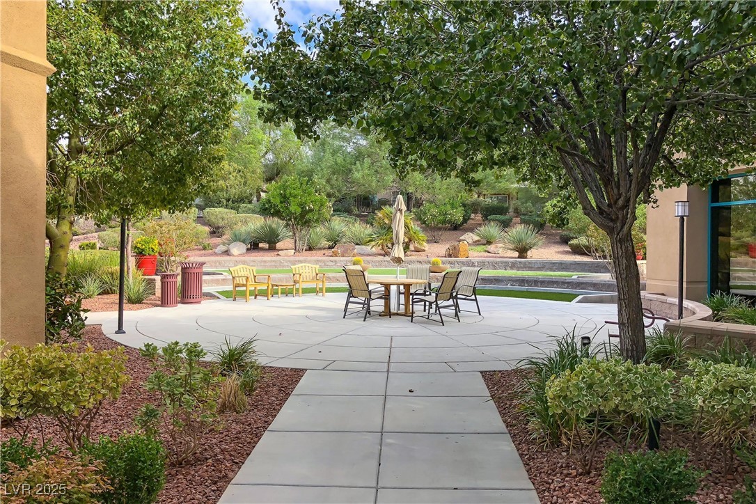 2407 Jada Drive Henderson, NV 89044 - Photo 32 of 42 Court yard