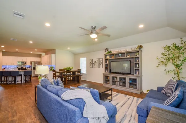 $305,000 | 3810 Willow Valley, Conroe, TX 77301