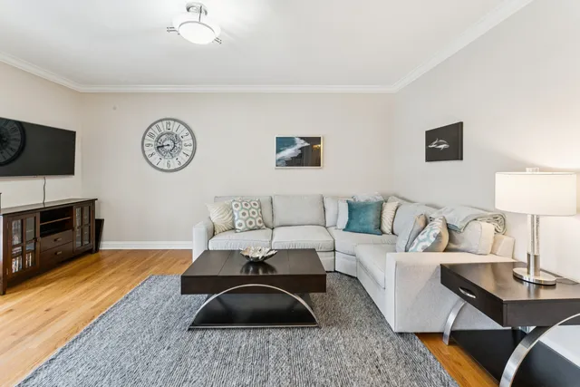 $615,000 | 5 Illinois Avenue, Schaumburg, IL 60193