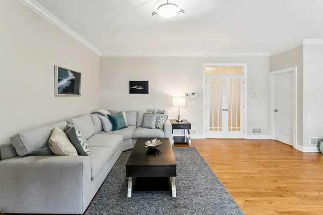 $615,000 | 5 Illinois Avenue, Schaumburg, IL 60193