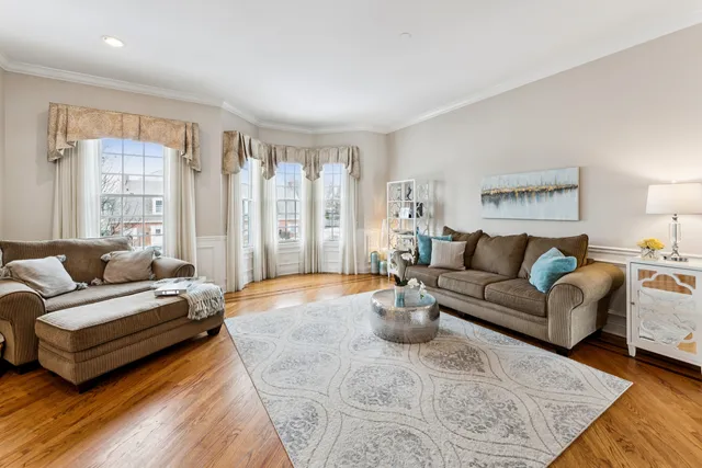 $615,000 | 5 Illinois Avenue, Schaumburg, IL 60193