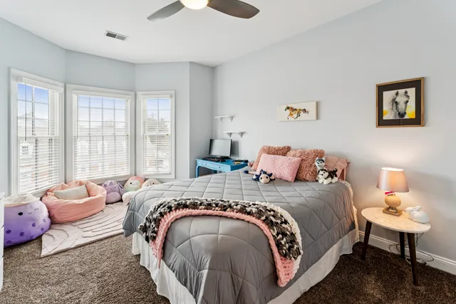 $615,000 | 5 Illinois Avenue, Schaumburg, IL 60193