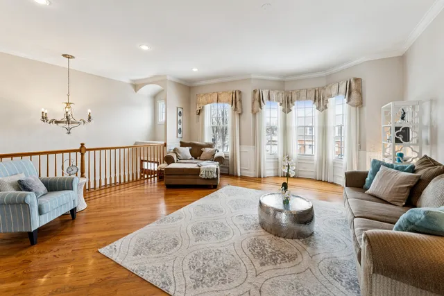 $615,000 | 5 Illinois Avenue, Schaumburg, IL 60193