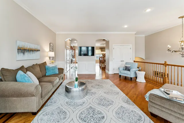 $615,000 | 5 Illinois Avenue, Schaumburg, IL 60193